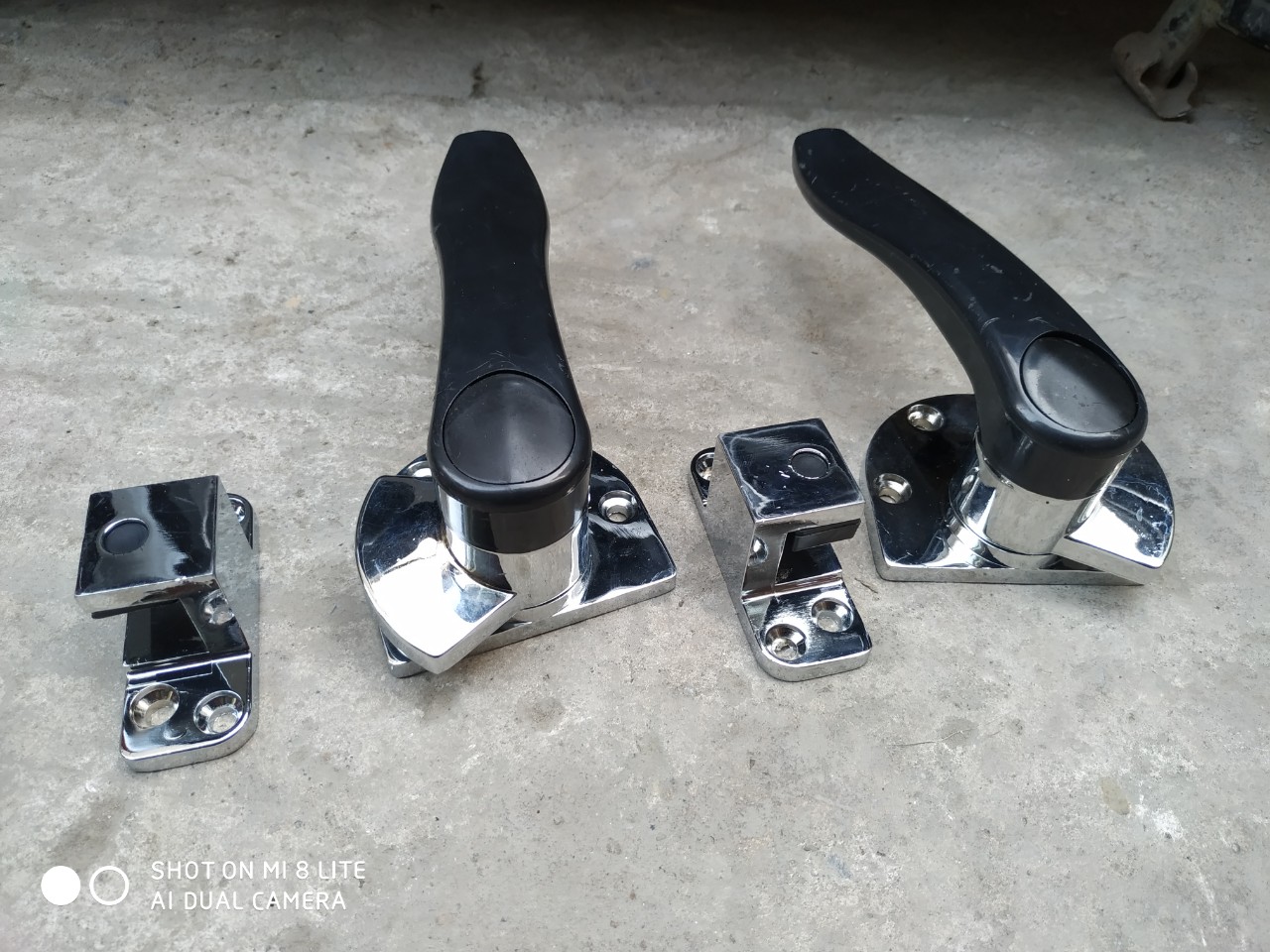 Tay khóa tủ Cơm